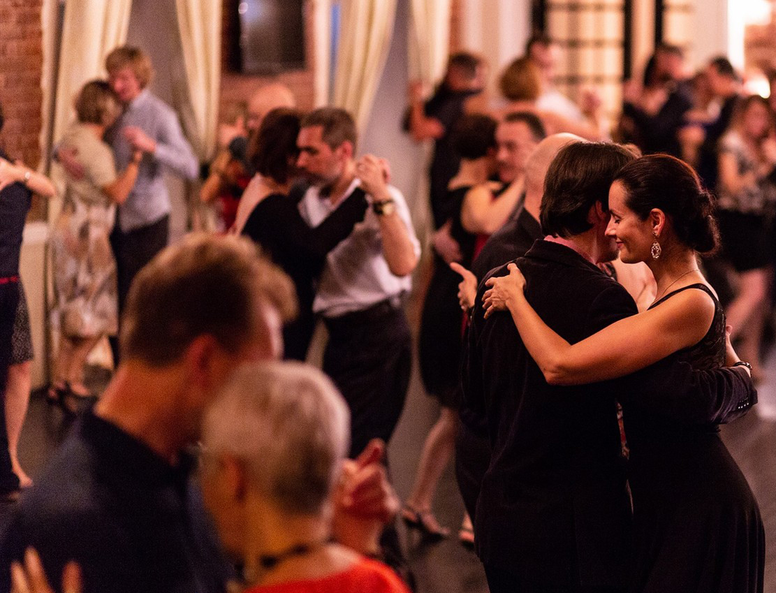 <span style="font-style: italic;">Милонги</span>